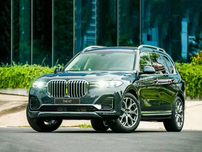 THAY KÍNH XE Ô TÔ BMW X7 tận nơi